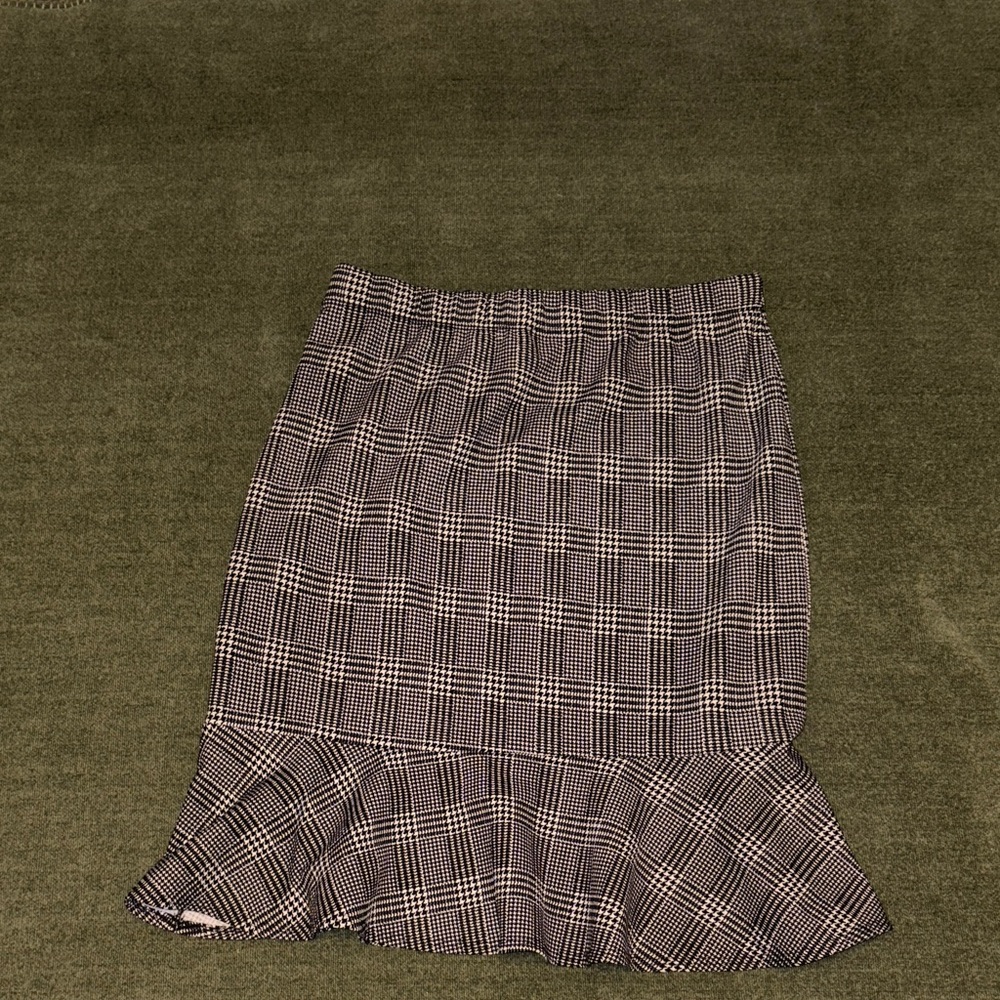 Plaid Ruffle Hem Skirt - Black and White